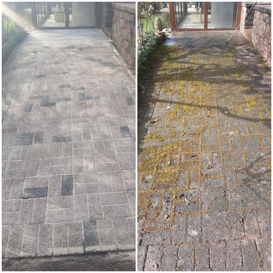 Vorher-Nachher-Collage eines gereinigten Terrassenbelags mit Steinmauer im Hintergrund.